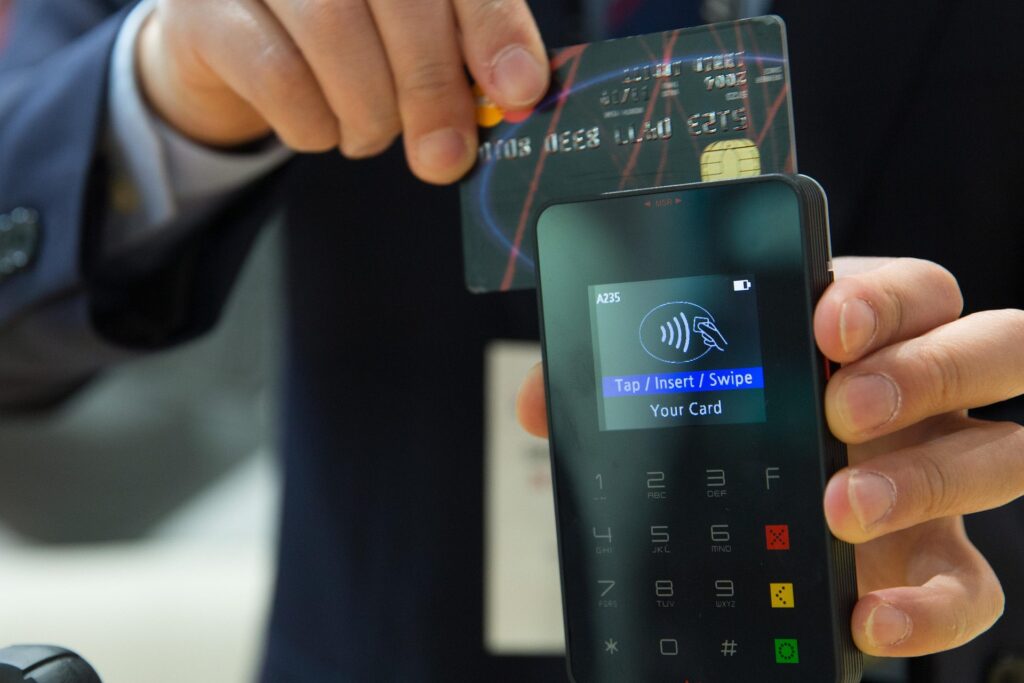 휴대폰으로 신용카드 무단 결제···’SuperCard X’악성코드 발견